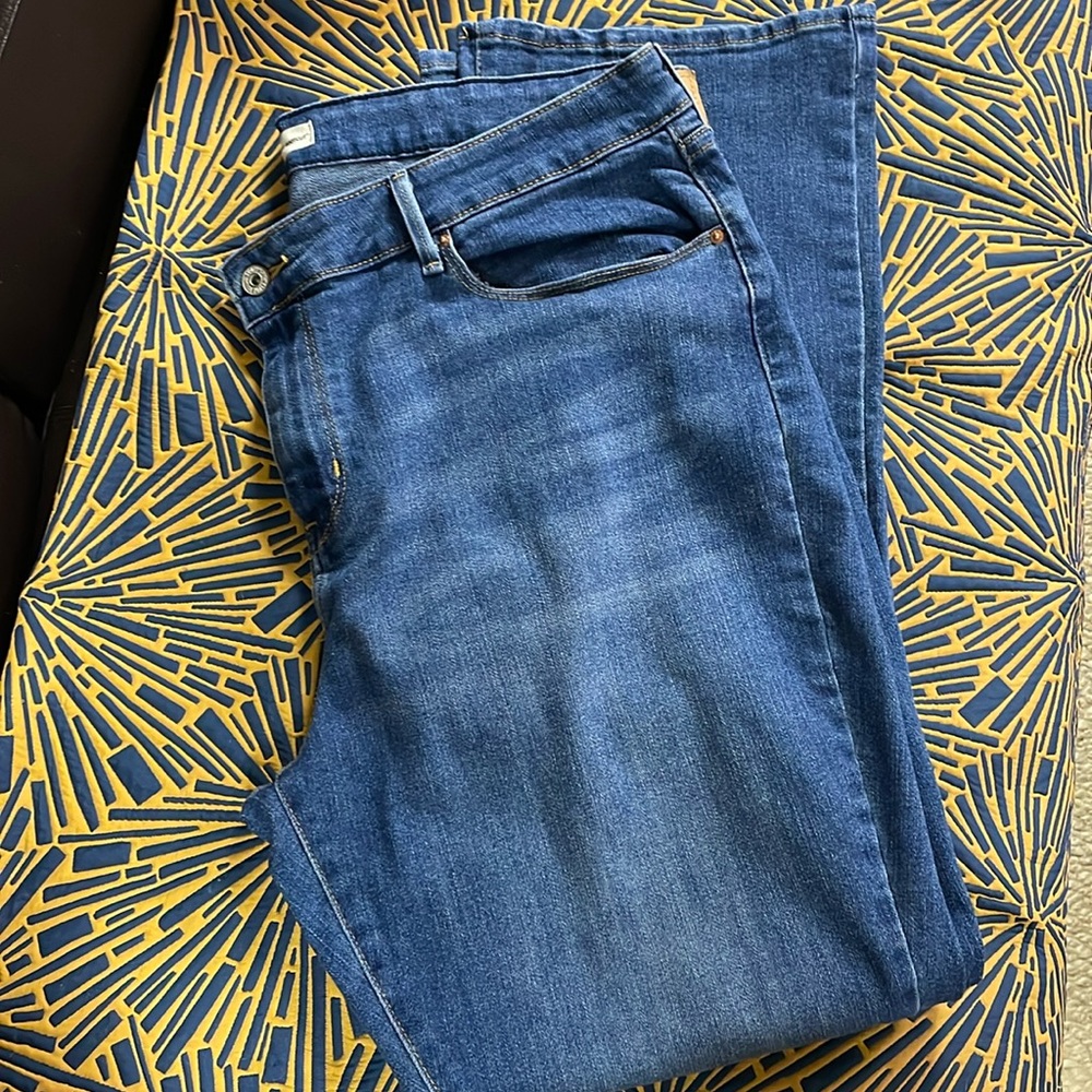 Signature Levi Strauss Mid-rise Bootcut Jeans W35